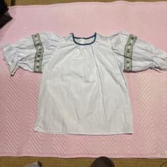 Chacott 刺繍入りバルーン袖トップスのサムネイル