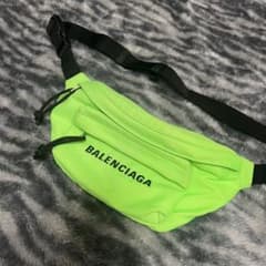 BALENCIAGA ボディバッグ ネオンカラーのサムネイル