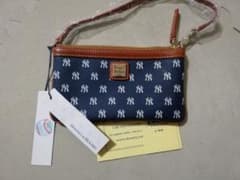 ドュー二ーアンドバークDOONEY＆BOURKE ヤンキースコラボポーチのサムネイル