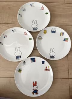 ミッフィー プレート4枚セット 約20cm 絵柄違い 食器のサムネイル