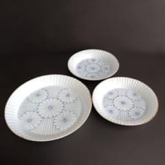 新品 有田焼 徳七窯 菊紋渕彫皿セット　テーブルコーディネート 新品 有田焼 徳七窯 菊紋渕彫皿セット 新生活 お祝い - メルカリ