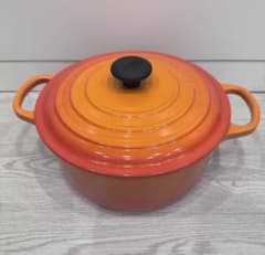 LE CREUSET ル・クルーゼオレンジ 両手鍋 22センチ - メルカリ