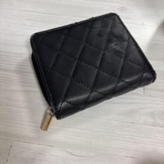 キルティング ブラック 二つ折り財布のサムネイル