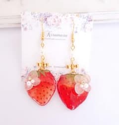 いちごとリボンのピアス＊イヤリングのサムネイル