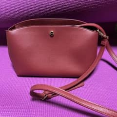 軽い赤いショルダーバッグ！⭐︎のサムネイル