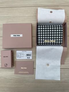 ミュウミュウmiu miu ギンガムチェックチェック 二つ折り財布|mercari