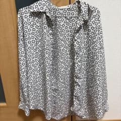 長袖シャツ 白黒花柄のサムネイル