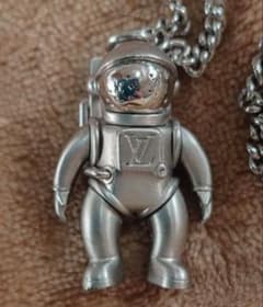 ひろ様専用 Louis Vuitton 宇宙飛行士 ネックレスアストロ LVのサムネイル