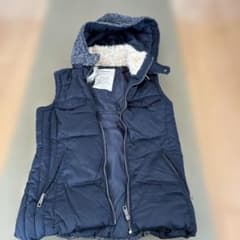 ZARA TRF フードファー付き中綿ベスト レディースS ネイビーのサムネイル