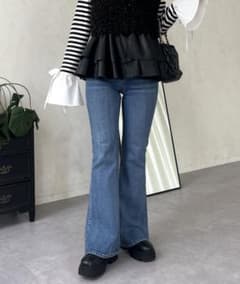 プロズヴェール【美脚見え】ロゴパッチ付きストレッチフレアデニムのサムネイル