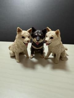 はしもとみお　犬の彫刻　柴犬白×2 黒×1 3点セットのサムネイル