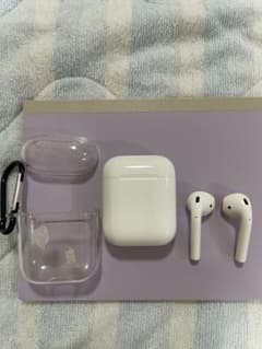 Apple AirPods ワイヤレスイヤフォン 第二世代 本体 充電ケース付きのサムネイル