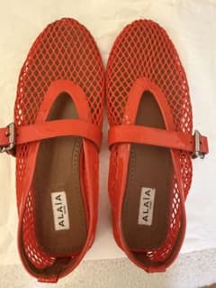 ALAÏA オレンジ フィッシュネットバレエシューズ35.5 新品未使用品 ALAIA オレンジ メッシュフラットシューズ - メルカリ