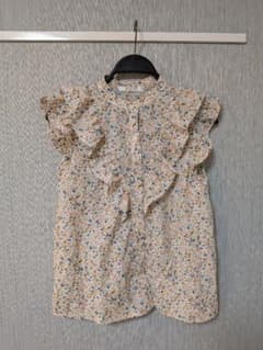 Amie ノースリーブブラウス 花柄 フリル Lサイズのサムネイル