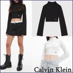 Calvin Klein ハイネック ロゴ入り リブ クロップドシャツのサムネイル