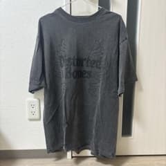 après jour mignon Distorted Bones Tシャツ