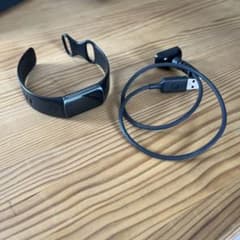 Fitbit Charge5 本体 充電ケーブル付 (ジャンク品)のサムネイル