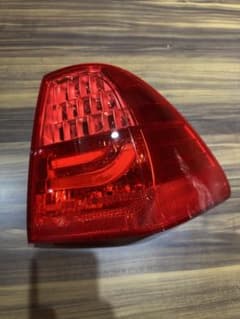 BMW 3シリーズ E90 325i後期 純正 LED テール ランプ 右側のサムネイル