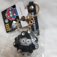 サンリオ・黒ミャクミャクなりきり ハンギョドンキーホルダー ミャクミャク サンリオ 黒 なりきり キーホルダー ハンギョドン - メルカリ