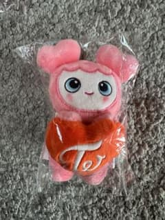 TWICE モモ ひっかけチャーム ラブリー ぬいぐるみ - メルカリ