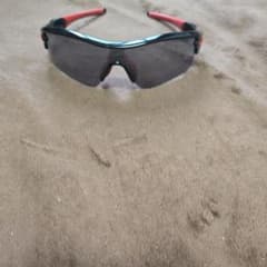 OAKLEY サングラス ブラック×レッドのサムネイル
