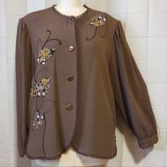 Thumbnail of 絵夢 ブラウス　蝶モチーフ刺繍 レース縁 ブラウン 襟なし 日本製