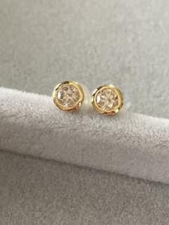 K18 シンプル 一粒ダイヤモンドピアス　覆輪 フクリン　0.3ctアップ K18 シンプル 一粒ダイヤモンドピアス 覆輪 フクリン 0.3ctアップ
