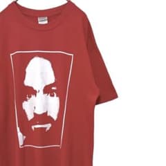 チャールズ・マンソン TシャツZooport Riot Gearアクセル・ローズ 2000s ZOOPORT RIOT GEAR チャールズマンソンT 表記M赤 - メルカリ