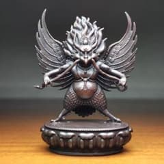 新品 一点物 神聖な鳥の神様 ガルーダ 銅像 天狗 迦楼羅 銅 鍍金 263g ネパール製 神聖な鳥の神様 ガルーダ像 銅像 天狗 八部衆の迦楼羅 かる