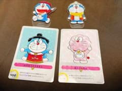 【会場限定品】100%ドラえもん&フレンズ展　入場特典プロモカード、ピンバッジのサムネイル