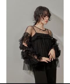 フリル付きブラックチュールトップス アンドレスのサムネイル