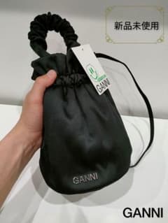 新品未使用 GANNI ショルダーバック ブラックのサムネイル