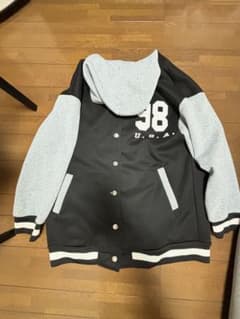 た*1様 SHEIN フード付きスタジャン M 黒とグレーのサムネイル