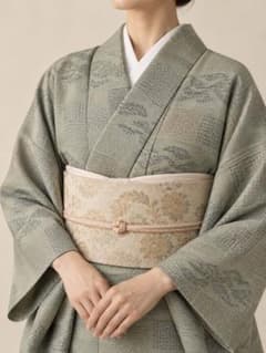 着物 紬 袷 淡い緑系 幾何学文様 上品　身丈160cmのサムネイル