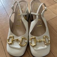 GUCCI ホワイトレザー スリングバックパンプスのサムネイル
