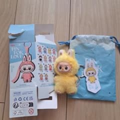 【正規品】イニシャル ラブブ 〔Ｐ〕PIN FOR LOVE POPMARTのサムネイル