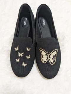 【未使用】VIVAIA フラットシューズ ブラック 蝶刺繍 未使用】VIVAIA フラットシューズ ブラック 蝶刺繍 - メルカリ