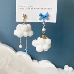 ふわふわピアス　雲　リボンのサムネイル