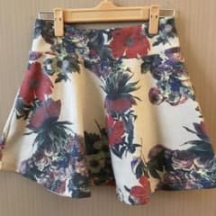 花柄スカートのサムネイル