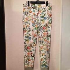 【値下げ】ZARA WOMAN ボタニカル柄 パンツのサムネイル