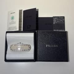 PRADA ヘアクリップ バレッタ アイボリー - メルカリ