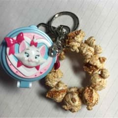 マリーちゃんとポップコーンのキーホルダーのサムネイル