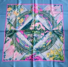 み*ん様 春セール　HERMÈS スカーフ 90cm　ジヴェルニーの庭　ブルー み*ん様 春セール HERMÈS スカーフ 90cm ジヴェルニーの庭 ブルー