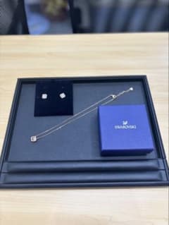 SWAROVSKI ネックレス ピアス セット クローバー 箱付のサムネイル