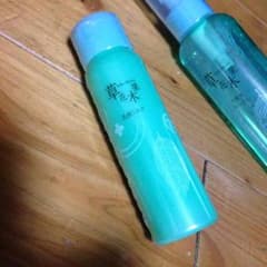 定価1296！送込☆草花木果洗顔ミルク60ml毛穴ケアのサムネイル