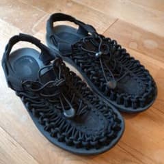 KEENユニーク　黒サンダル　24ｃｍのサムネイル