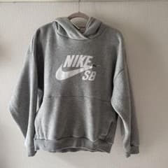 キッズNike SB グレー フード付きトレーナー Lのサムネイル