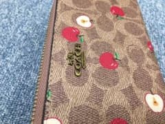 【新品/未使用】正規品　COACH　コーチ　長財布　ブラウン　りんご柄のサムネイル