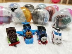 新品10個&ゼンマイ車・連結車【トーマスカプセルプラレール】のサムネイル