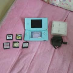 DS LITE ブルー　横に汚れあり　充電器付き　カセットソフトのセットのサムネイル